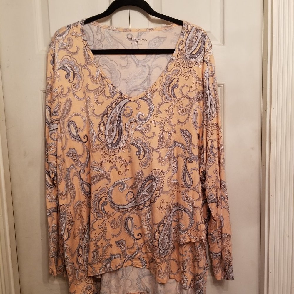V-neck long sleeve top